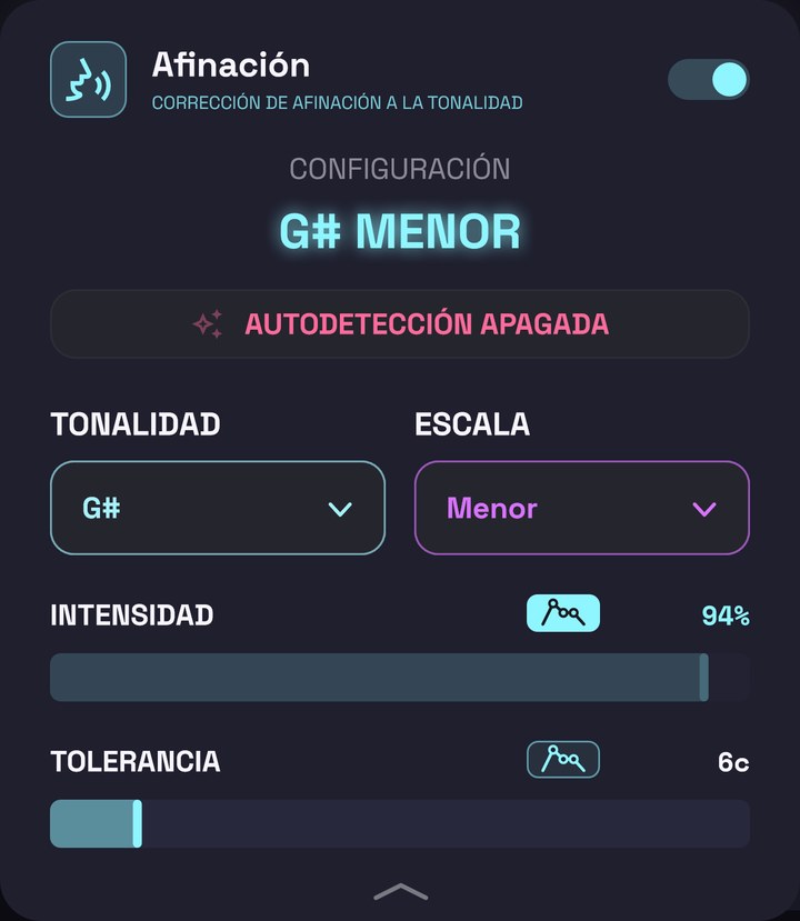El panel del afinador con la intensidad automatizada y su botón de curva encendido